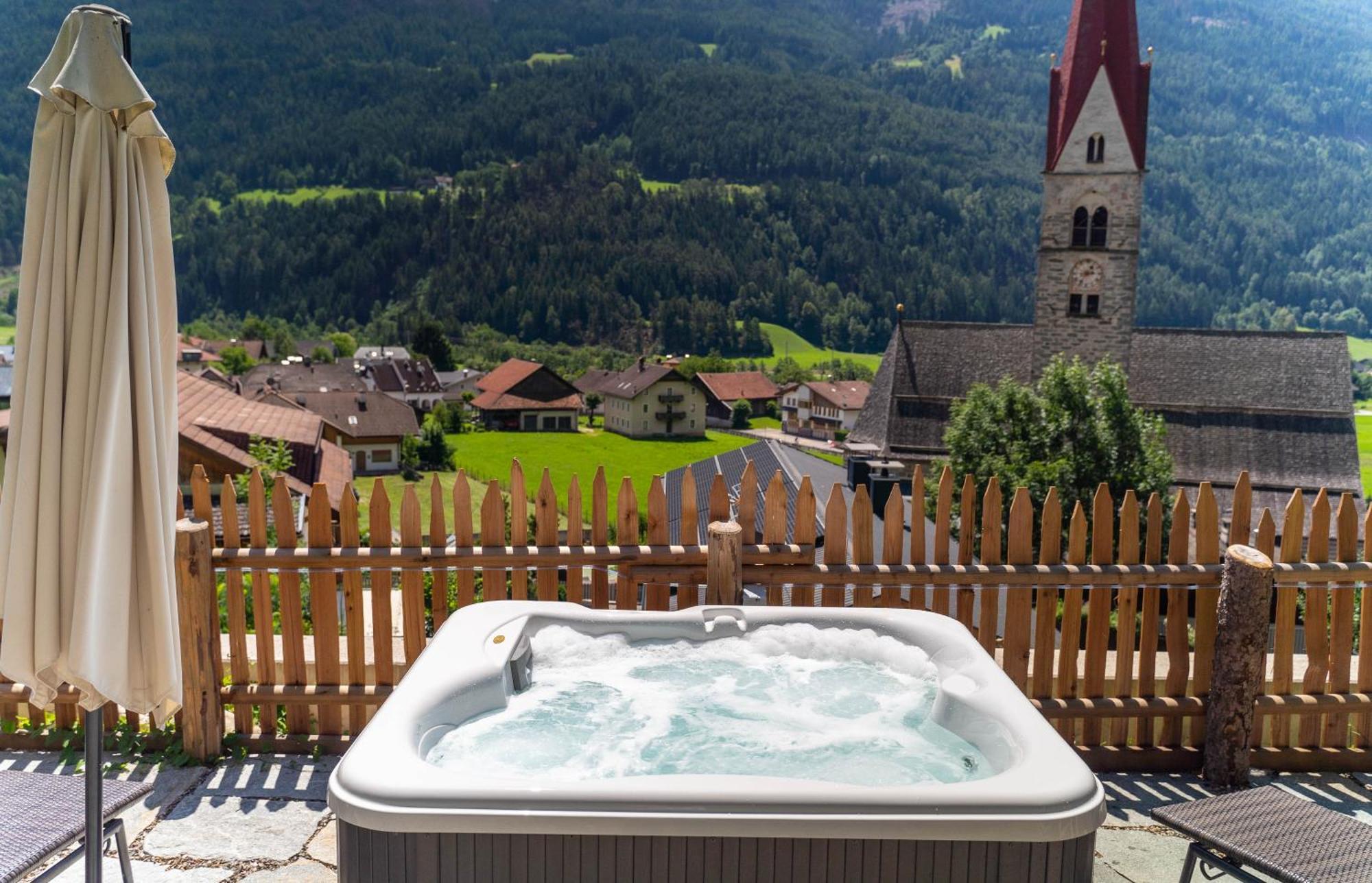 Apartments, Guest House & Historic Chalet Neuhaus San Sigismondo Eksteriør bilde