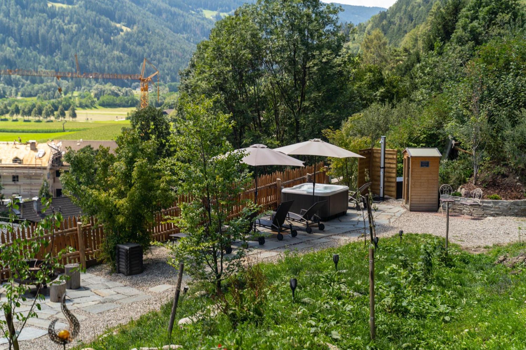 Apartments, Guest House & Historic Chalet Neuhaus San Sigismondo Eksteriør bilde